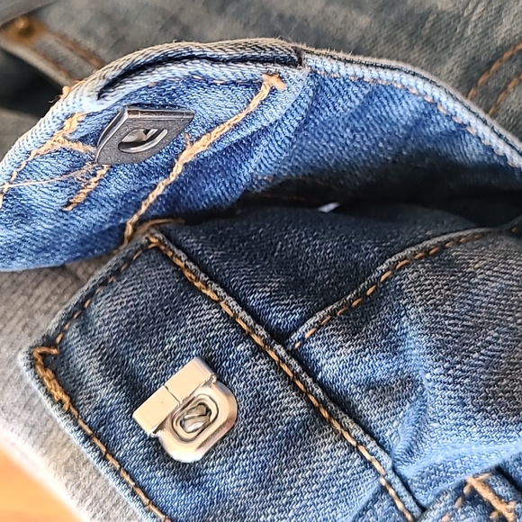 Levi's medium wash distressed denim jeans - Picture 5 of 10